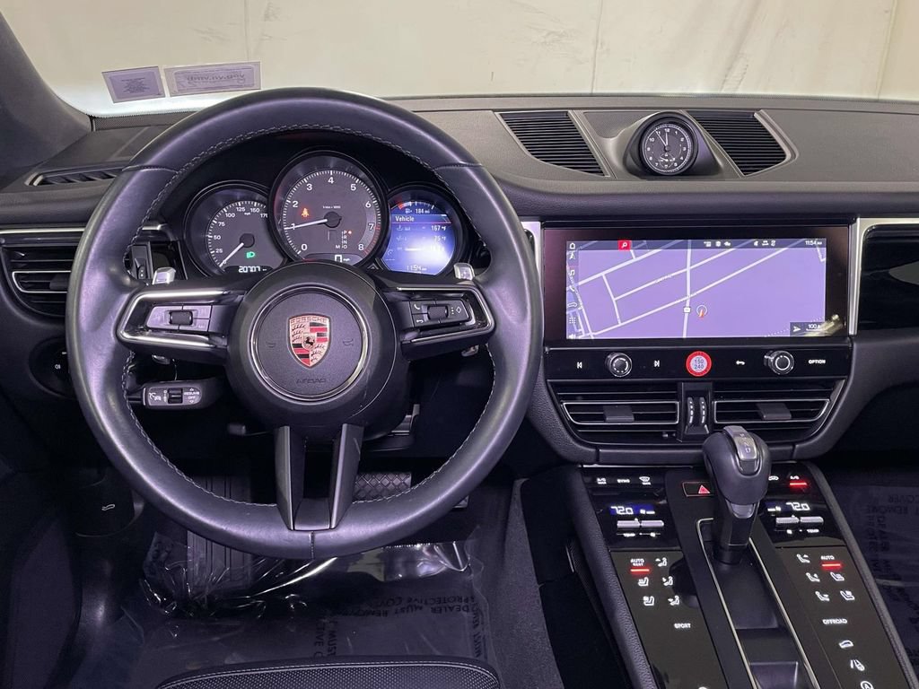 Certified 2024 Porsche Macan AWD/4WD image 27