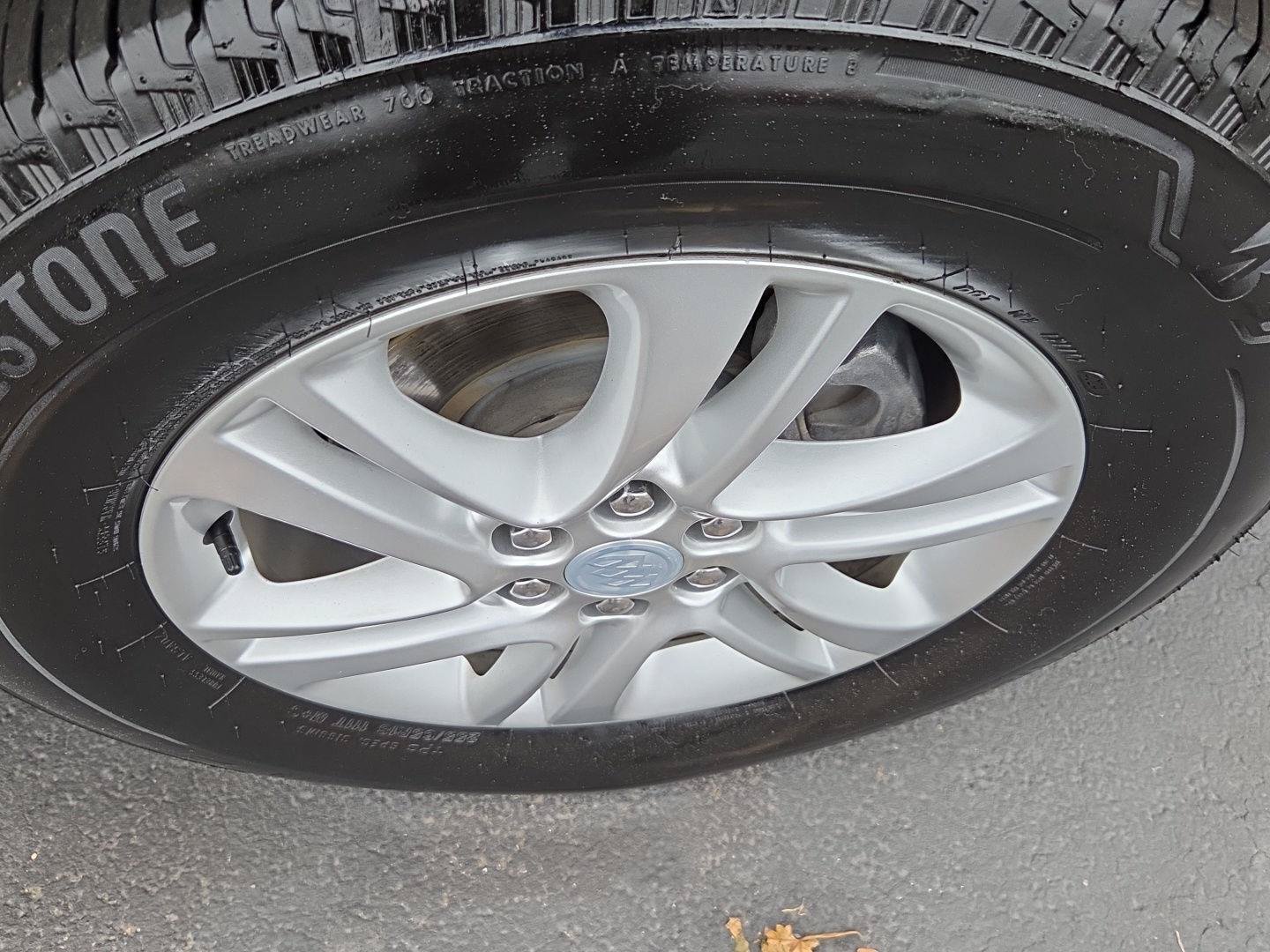 Used 2019 Buick Enclave Essence FWD image 3