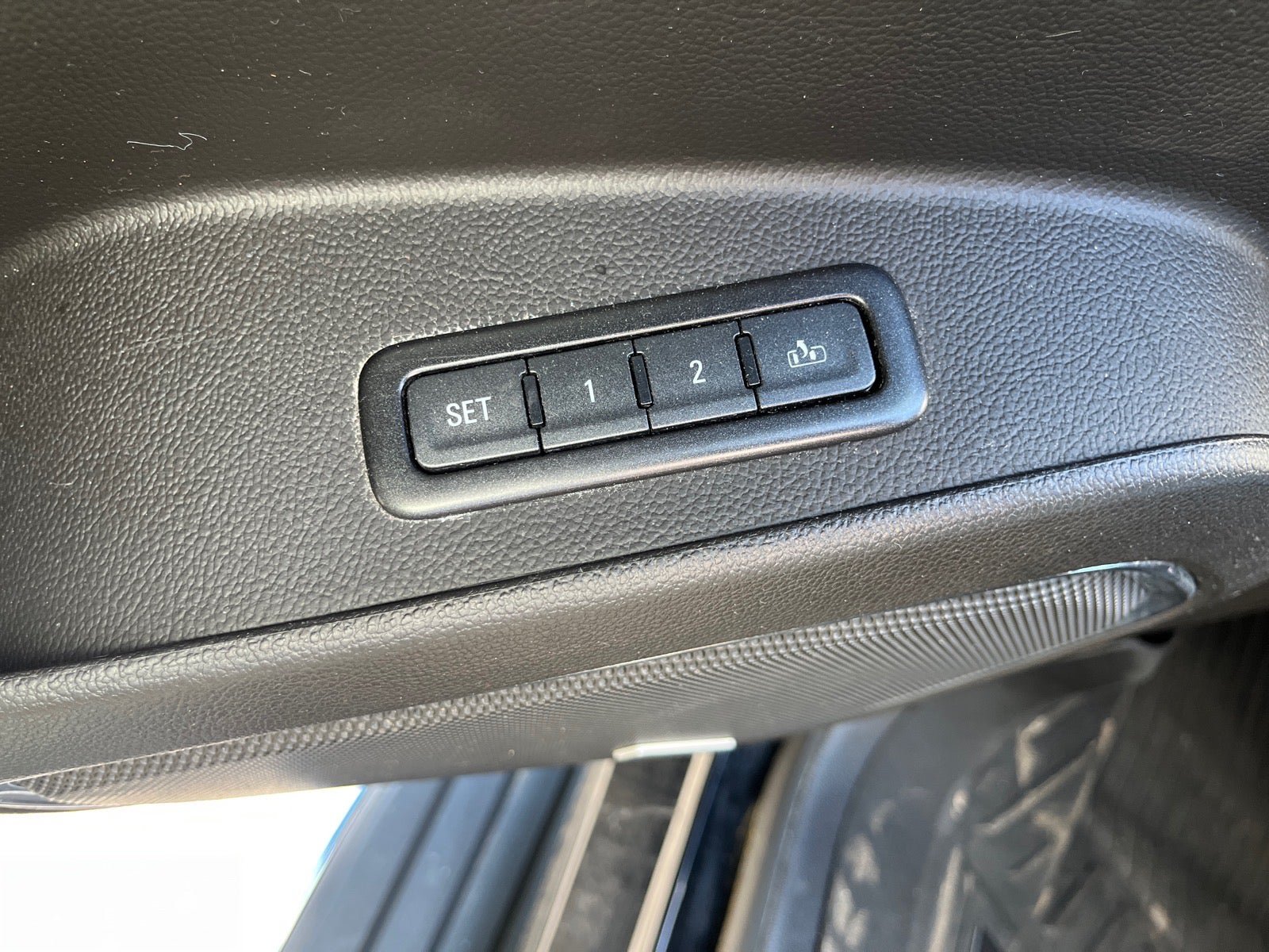 Used 2017 GMC Yukon SLT AWD/4WD image 22