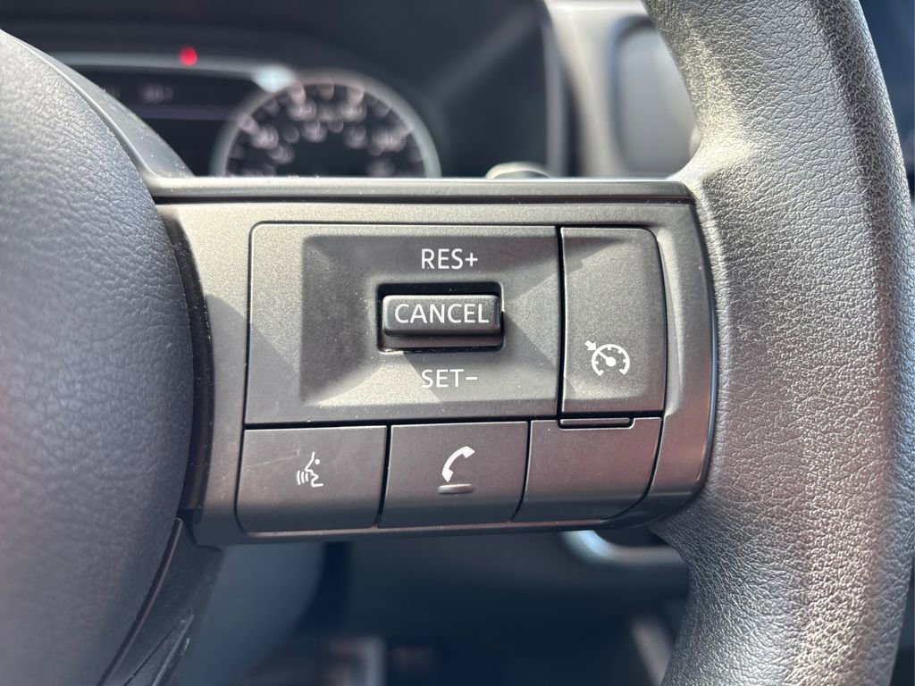 Used 2023 Nissan Rogue S image 28
