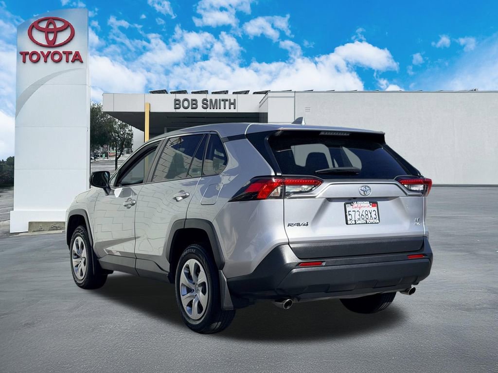 Used 2022 Toyota RAV4 LE image 8