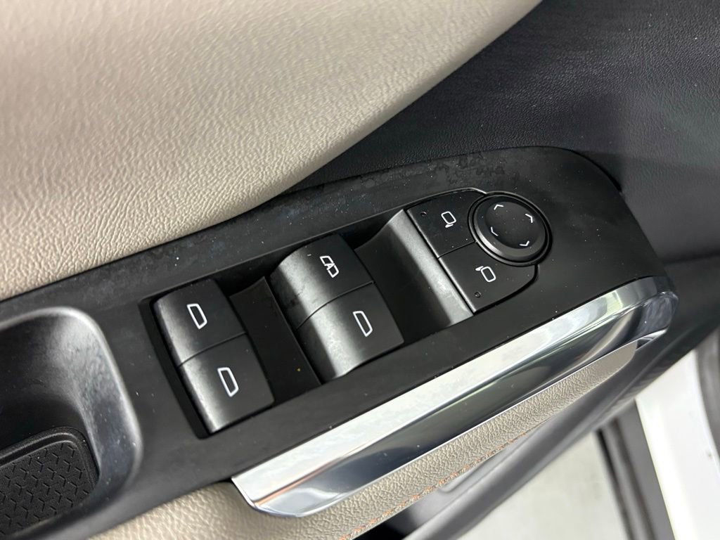 Used 2025 Chevrolet Traverse LT image 18