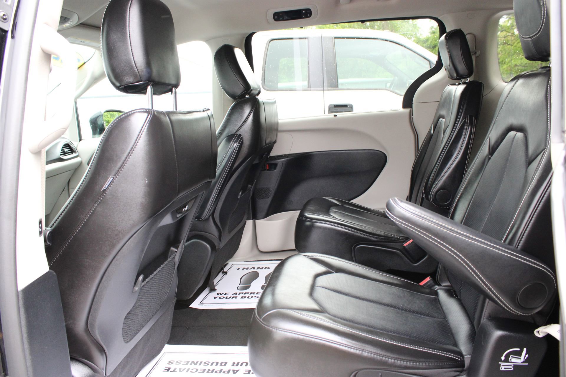 Used 2024 Chrysler Pacifica Touring-L FWD image 18