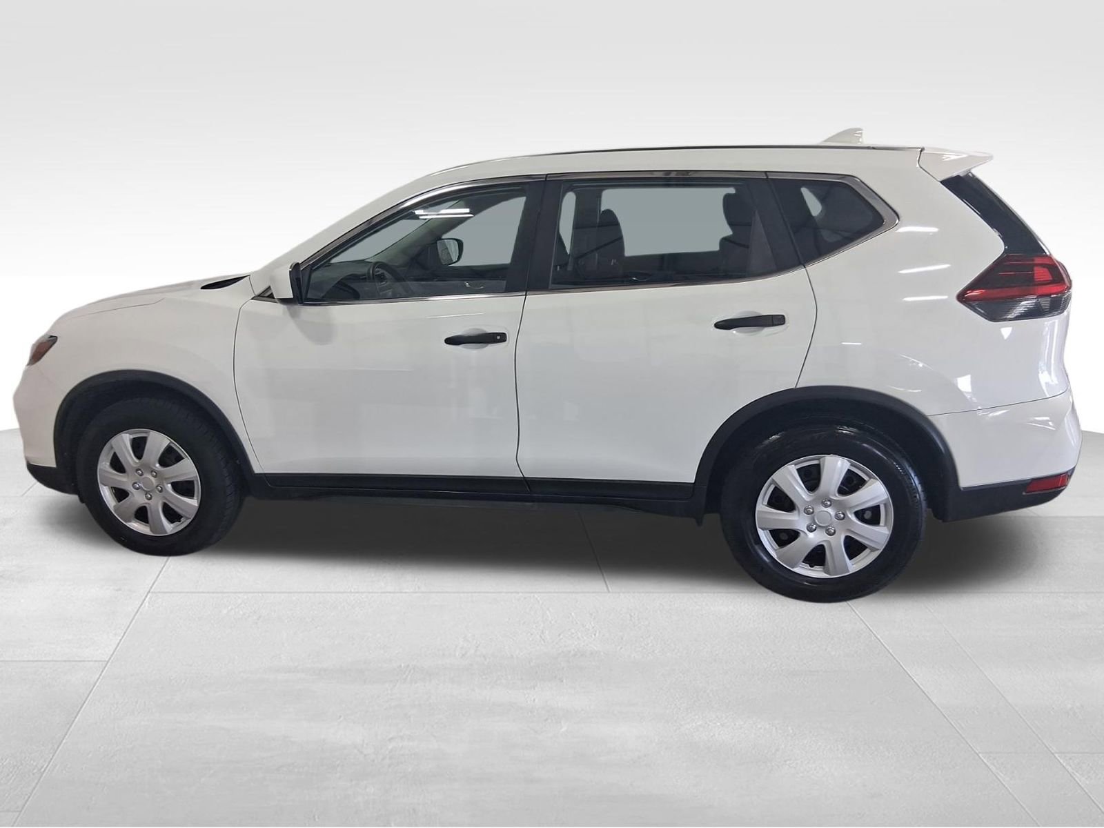 Used 2018 Nissan Rogue S AWD/4WD image 8