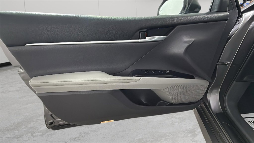 Used 2019 Toyota Camry XLE image 30