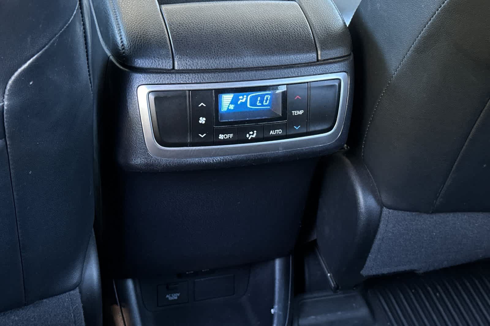 Used 2019 Toyota Highlander XLE AWD/4WD image 14