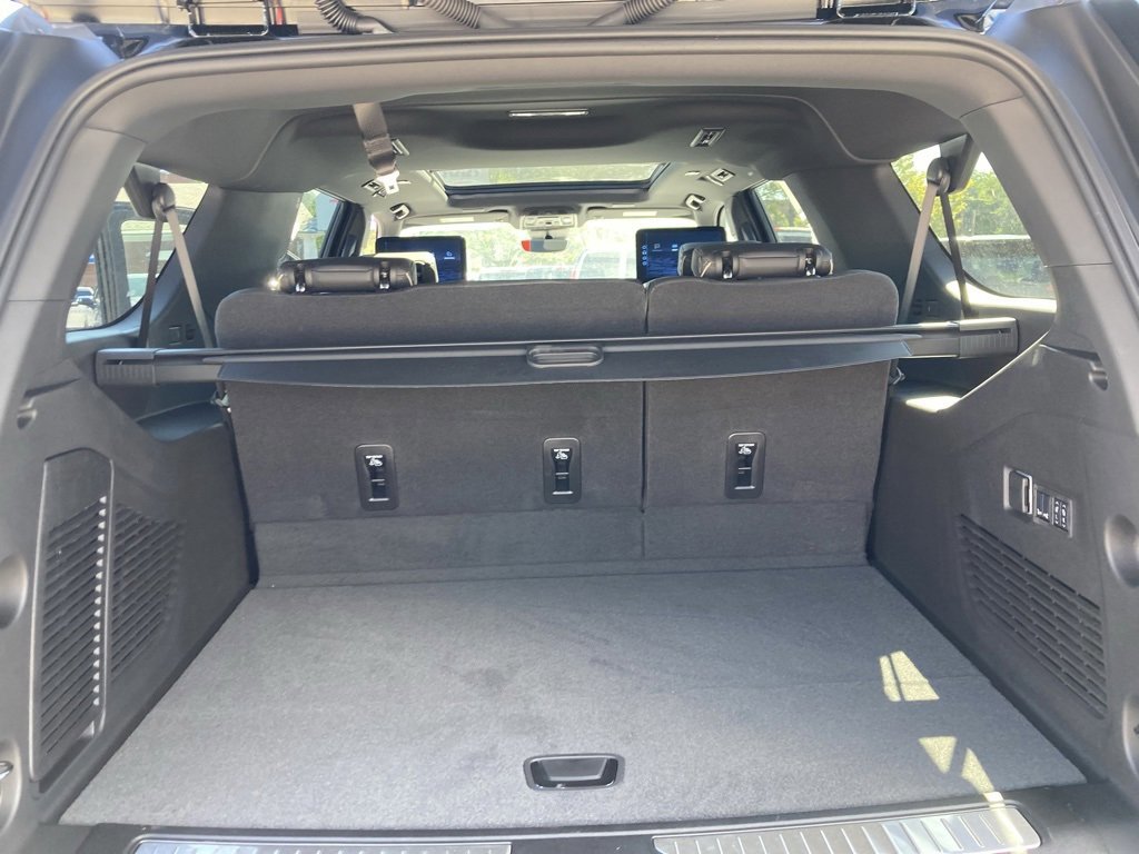 New 2025 Chevrolet Suburban Premier image 26