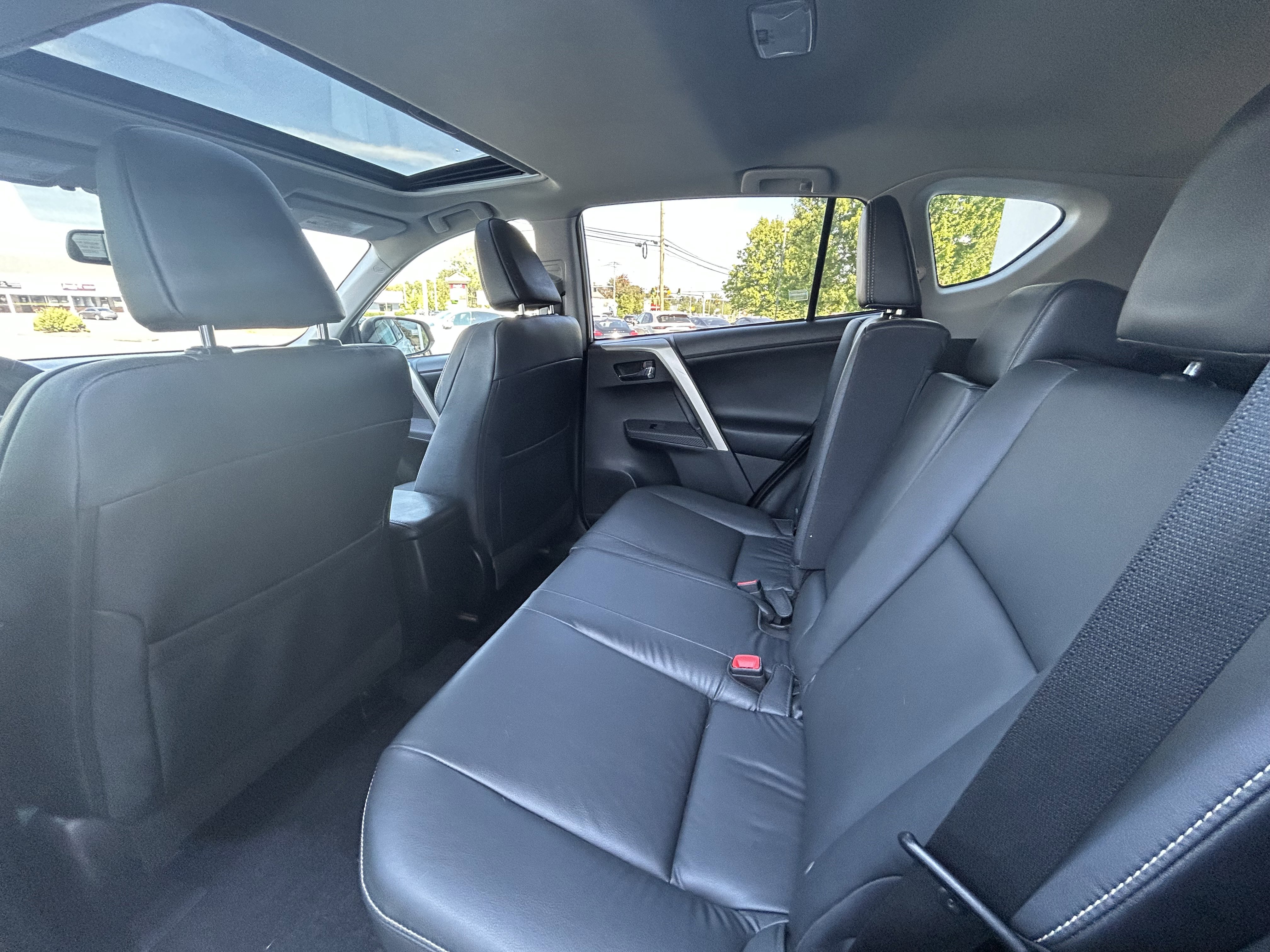 Used 2015 Toyota RAV4 Limited image 13