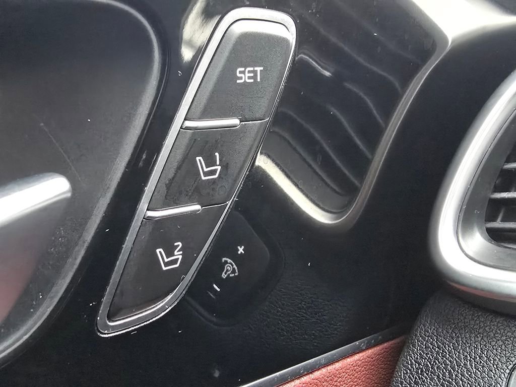 Used 2018 Kia Sorento SX image 25