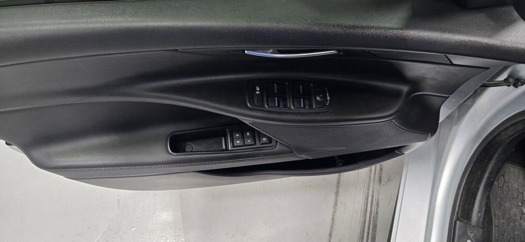 Used 2018 Jaguar XE S image 11