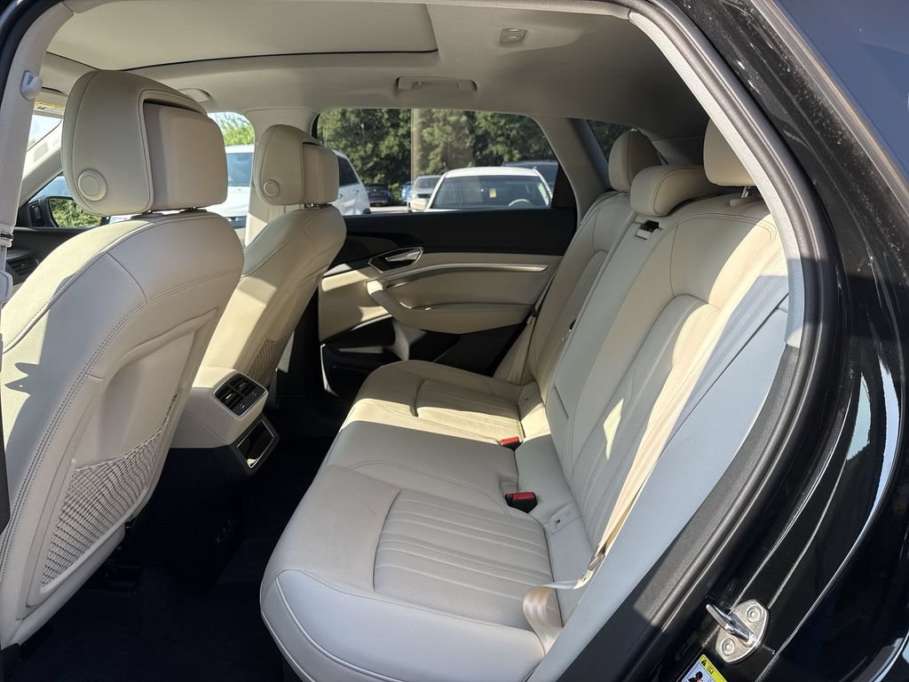Used 2024 Audi Q8 e-tron Premium Plus AWD/4WD image 25