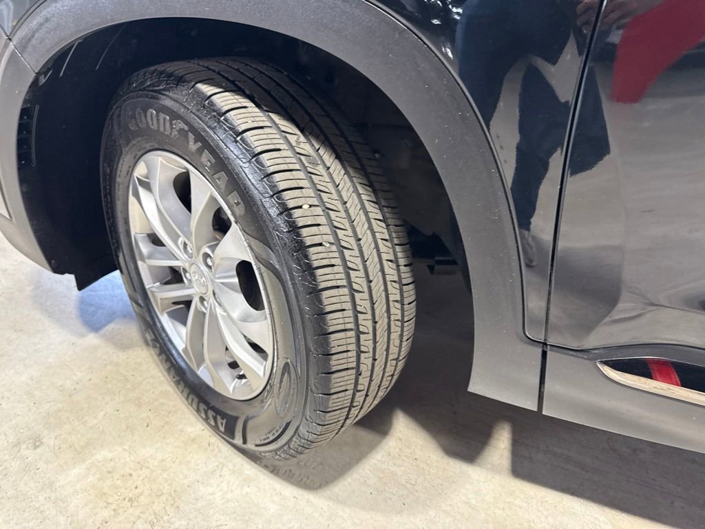 Used 2019 Hyundai Santa Fe SEL AWD/4WD image 3