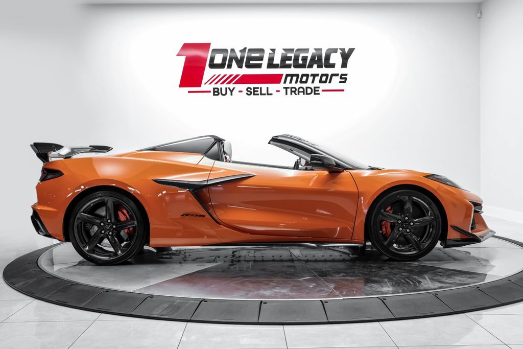 Used 2023 Chevrolet Corvette Z06 w/ Z07 Performance Package RWD image 8