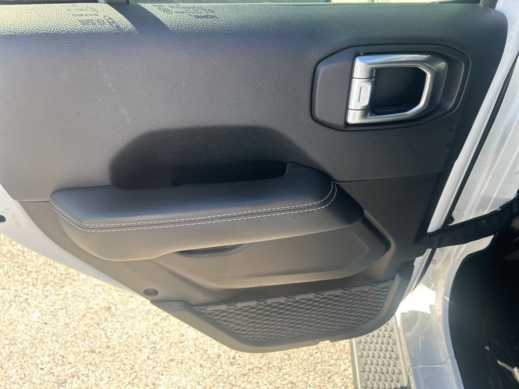 Used 2018 Jeep Wrangler Unlimited Sahara image 28