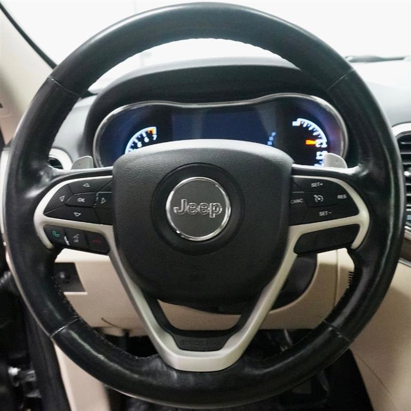 Used 2015 Jeep Grand Cherokee Limited w/ Luxury Group II image 12
