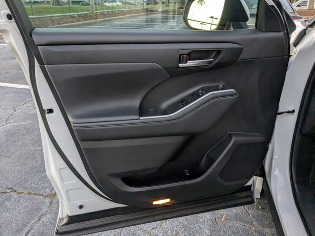 Used 2024 Toyota Highlander XLE image 13