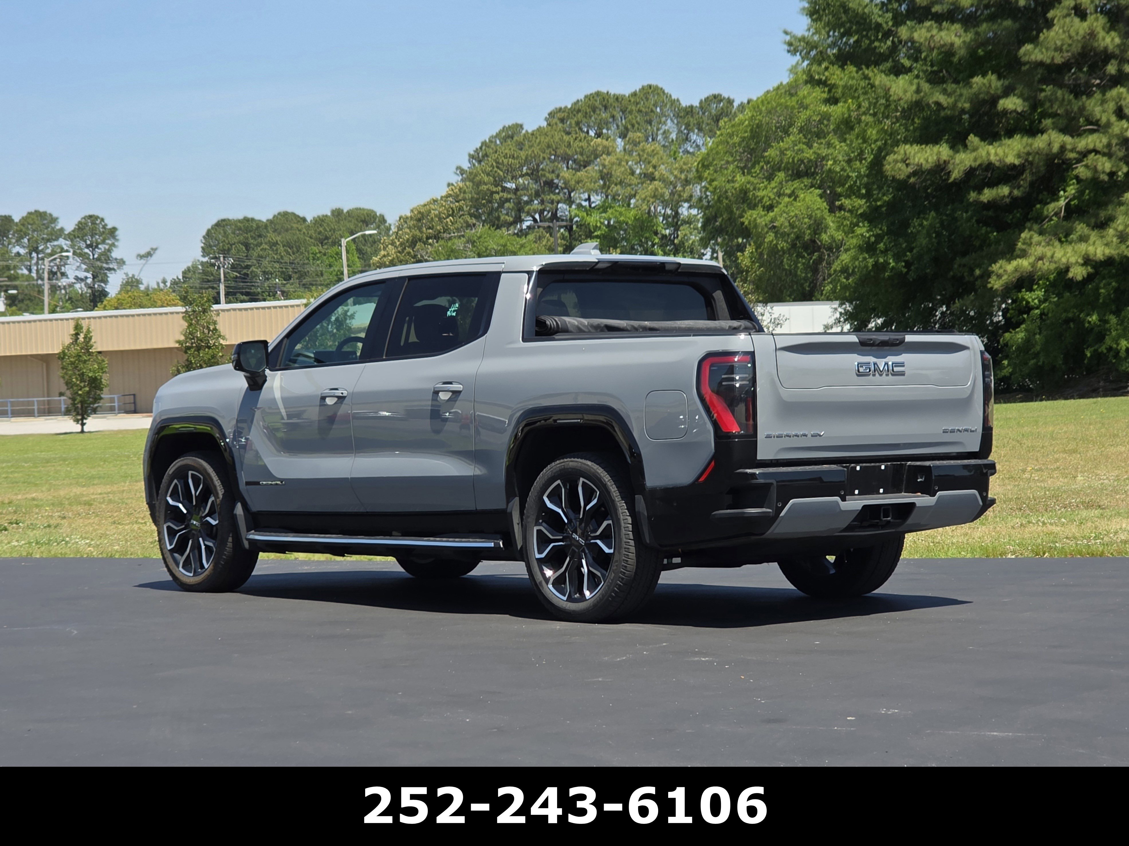 Used 2025 GMC Sierra EV Denali AWD/4WD image 5