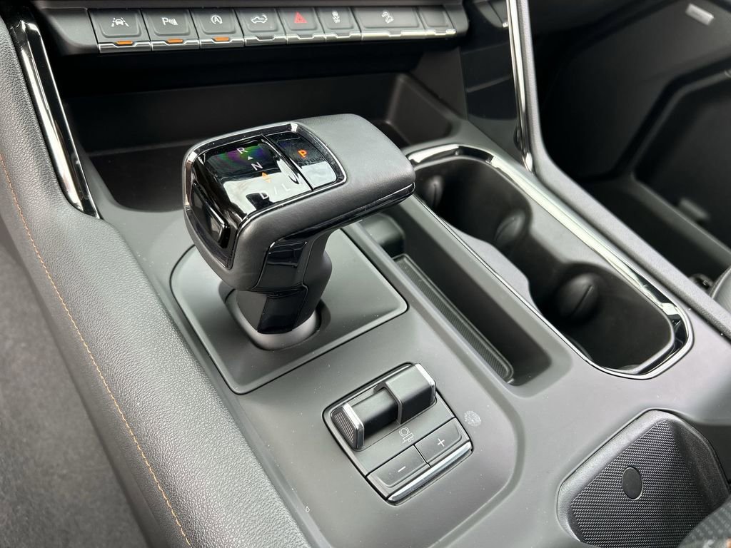 Used 2025 GMC Sierra 1500 AT4 w/ AT4 Premium Package AWD/4WD image 16