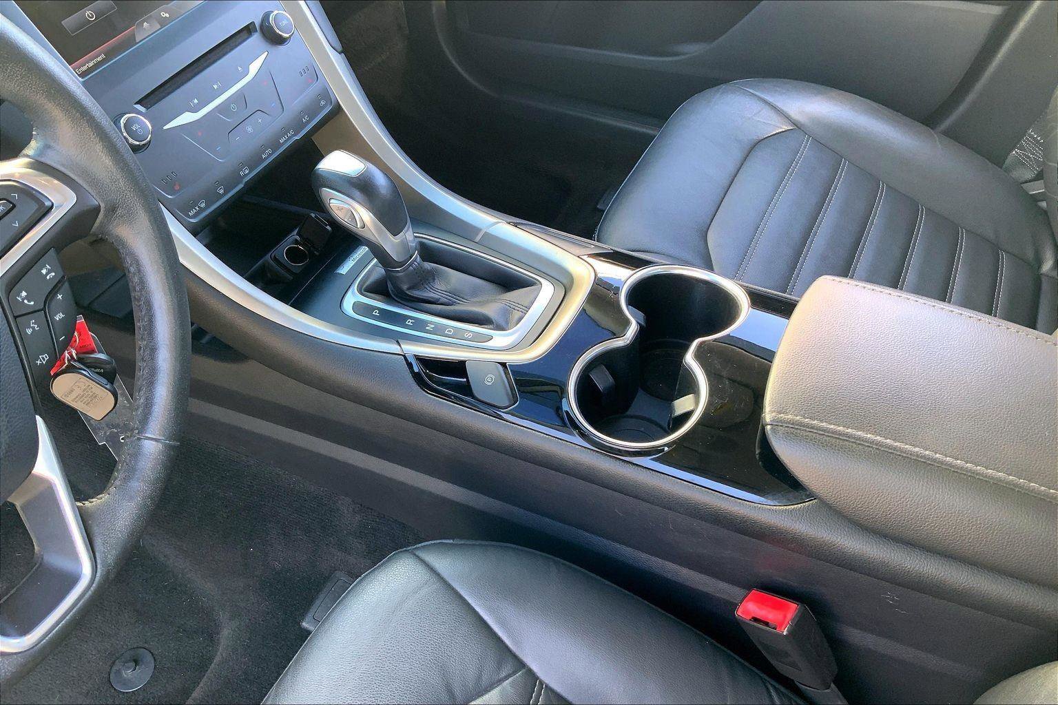 Used 2015 Ford Fusion SE w/ Equipment Group 202A image 15