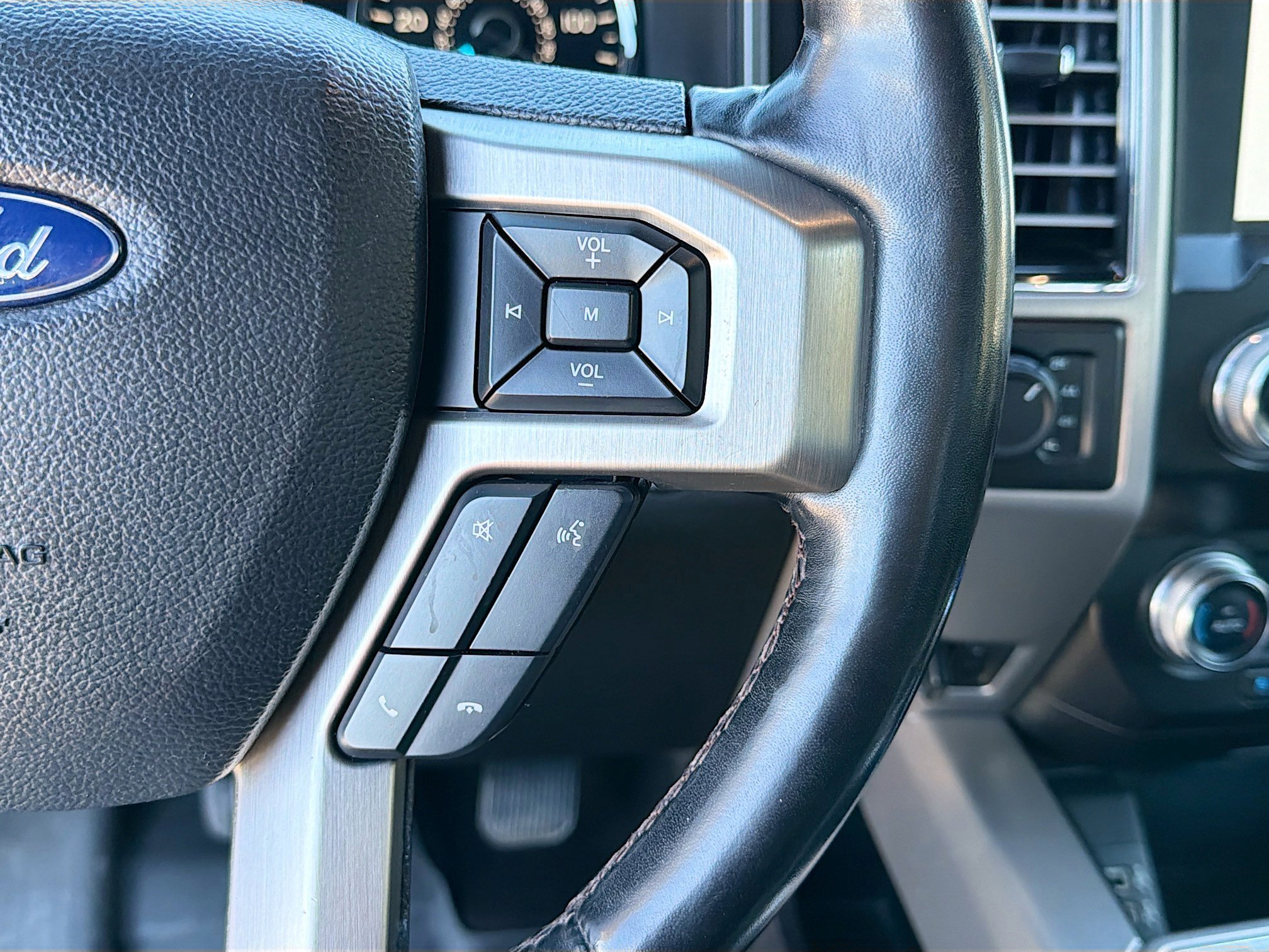 Used 2019 Ford F150 Platinum image 36