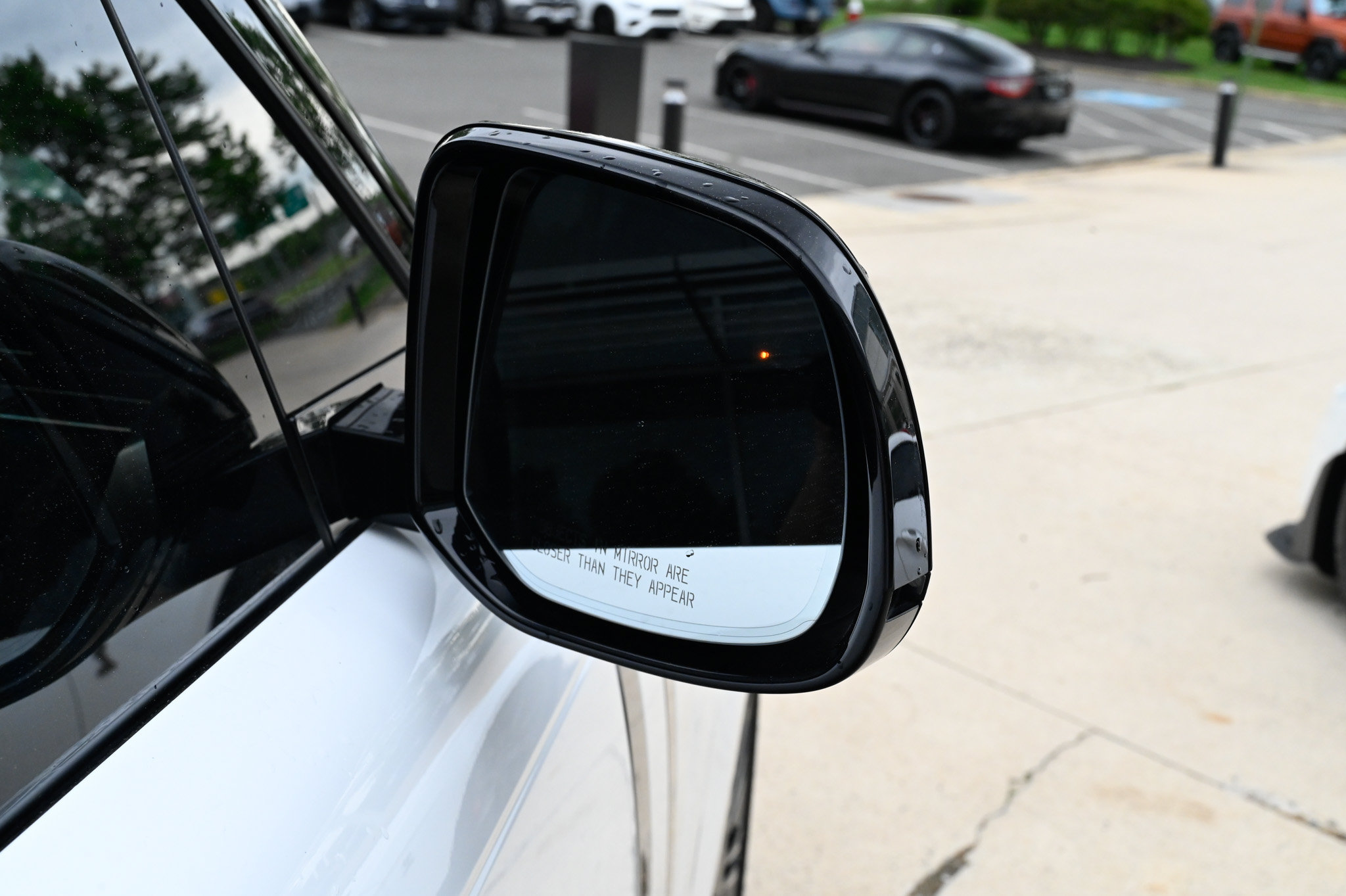 Used 2025 Land Rover Range Rover SE AWD/4WD image 13