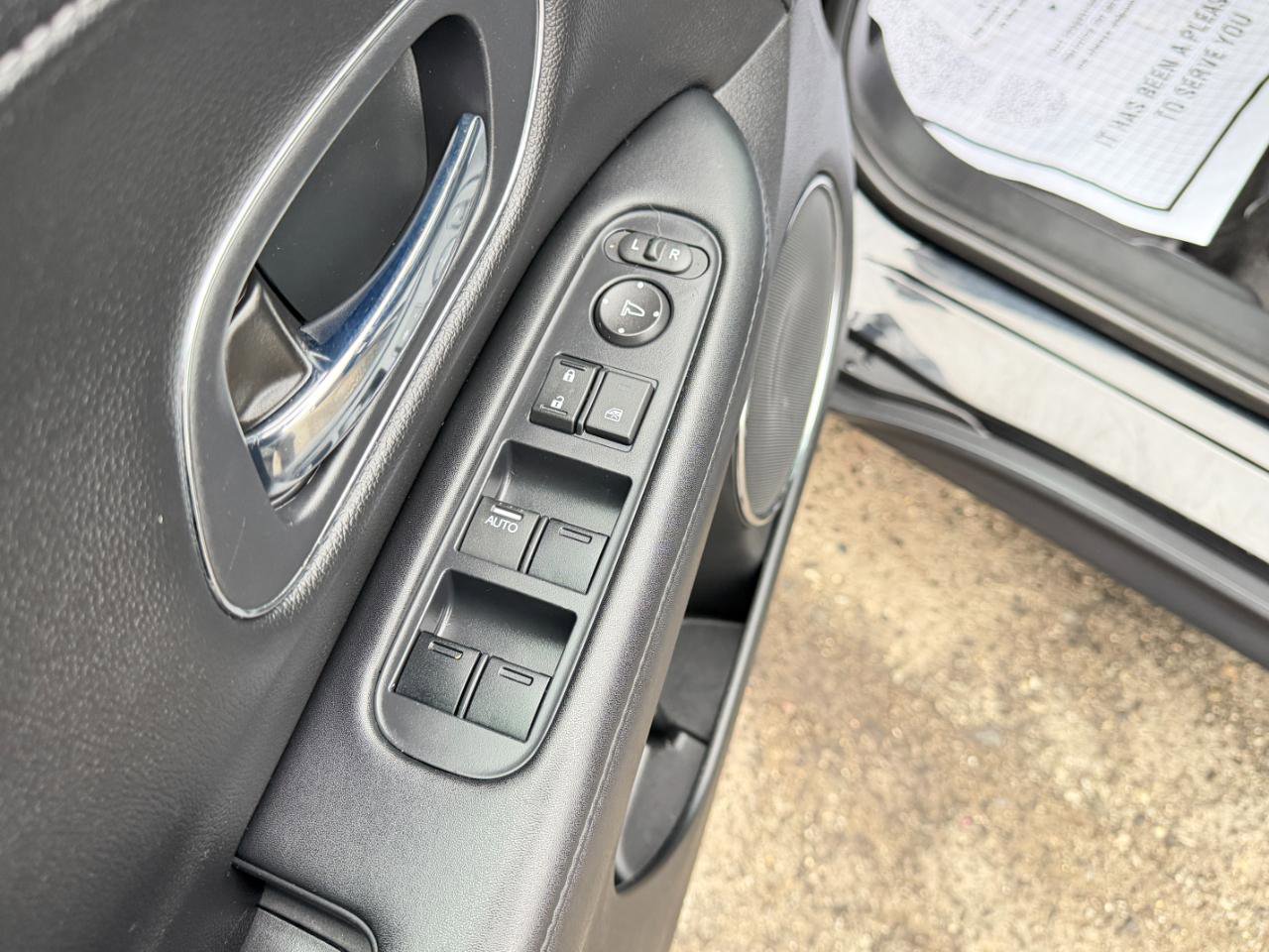 Used 2017 Honda HR-V EX-L image 17