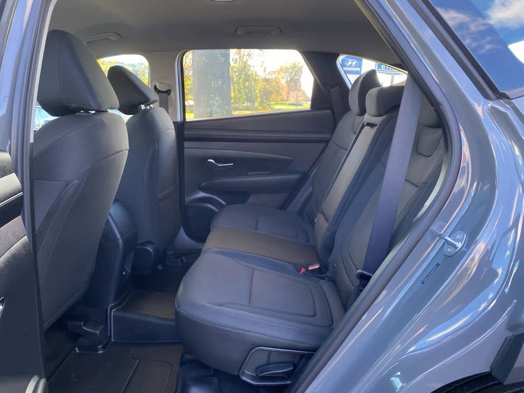 Certified 2025 Hyundai Tucson SE image 12