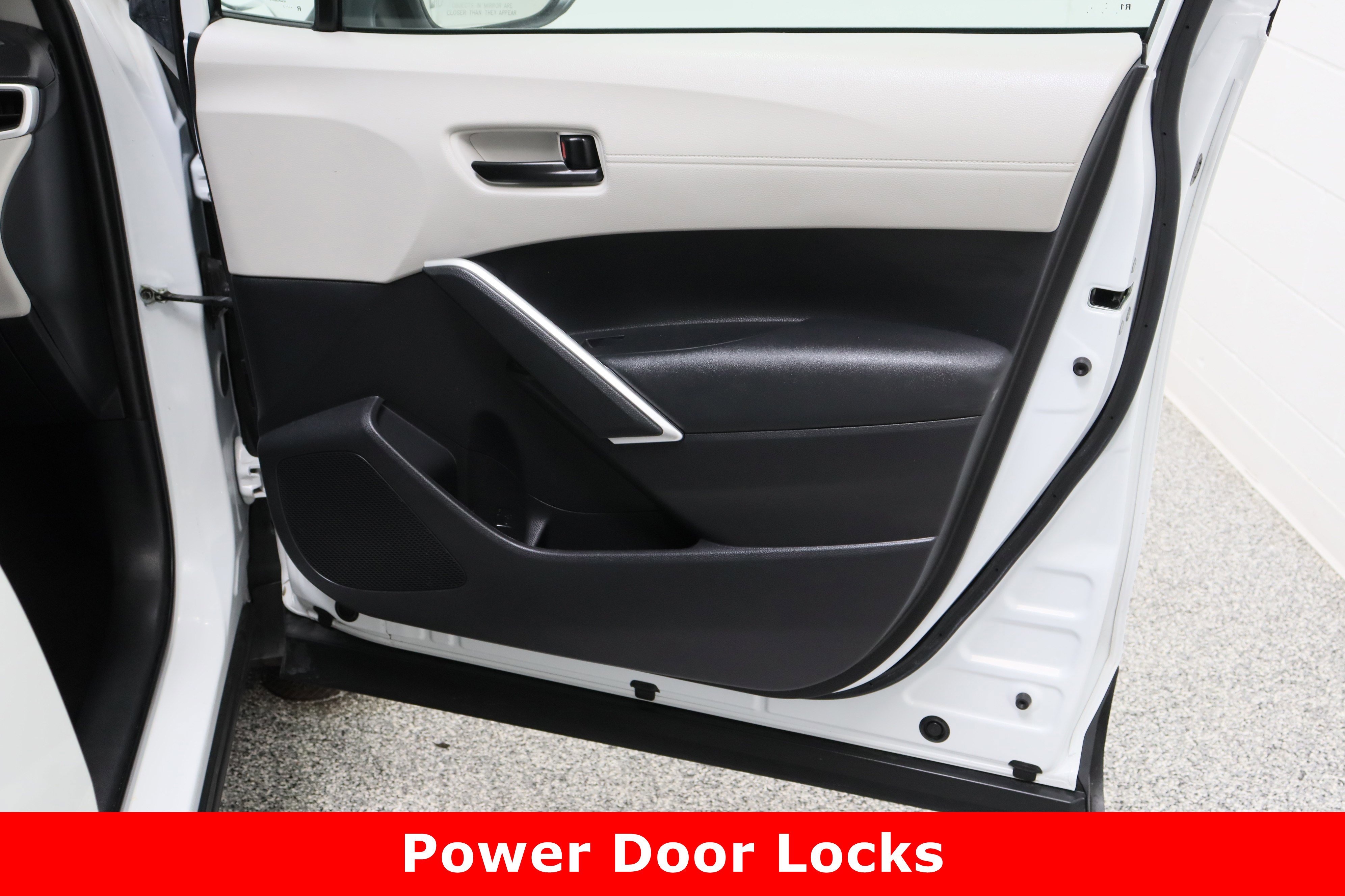 Used 2023 Toyota Corolla Cross LE image 34