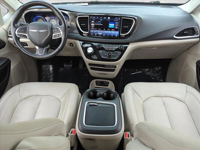 Used 2021 Chrysler Pacifica Touring-L w/ Premium & Safety Sphere Group FWD image 16