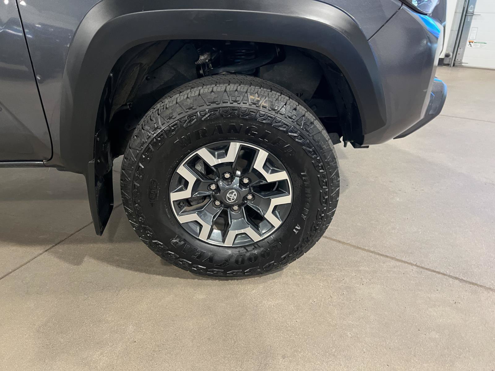 Used 2023 Toyota Tacoma TRD Off-Road w/ Advanced Technology Package AWD/4WD image 39