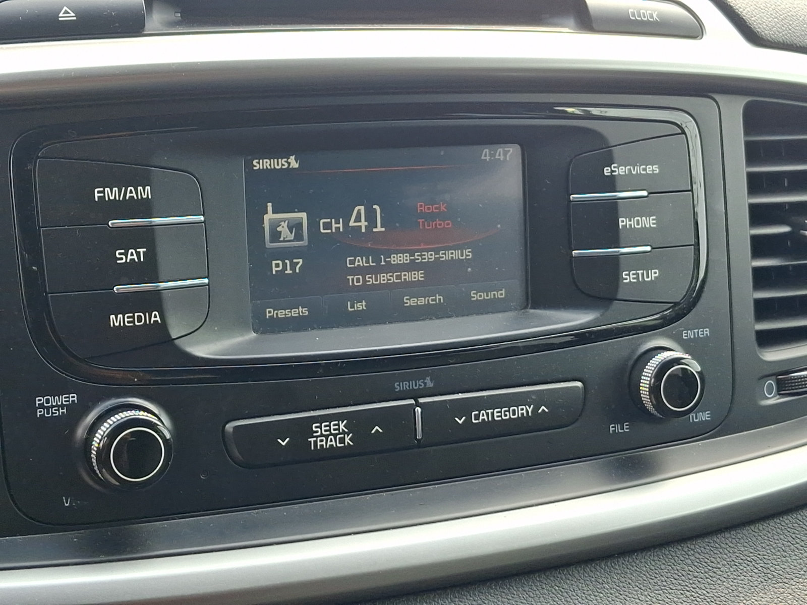 Used 2016 Kia Sorento w/ LX Convenience Package FWD image 16