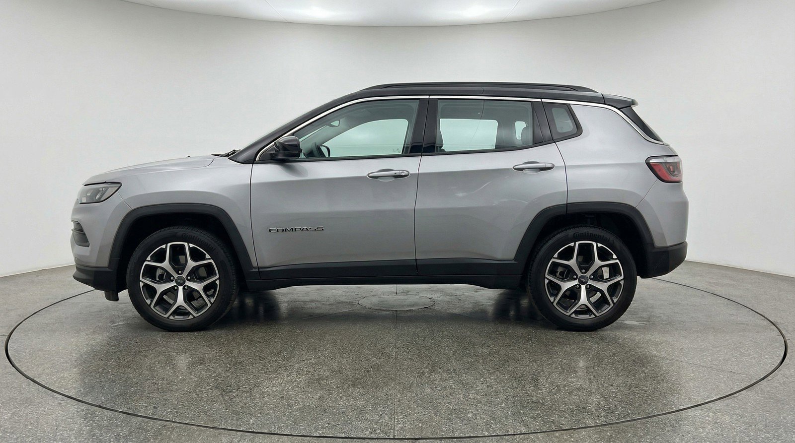 Used 2025 Jeep Compass Limited image 5