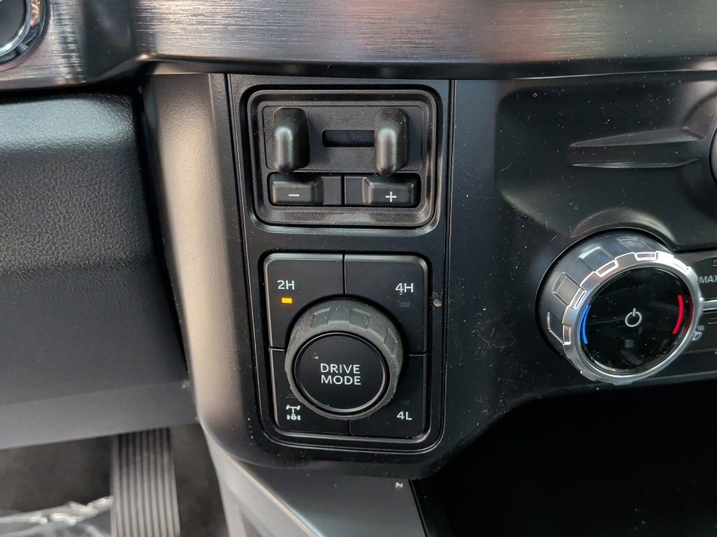 New 2026 Ford F250 Lariat w/ Black Appearance Package image 31