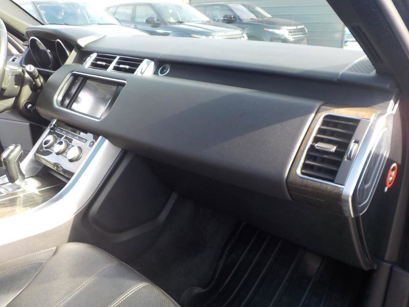 Used 2016 Land Rover Range Rover Sport SE image 30