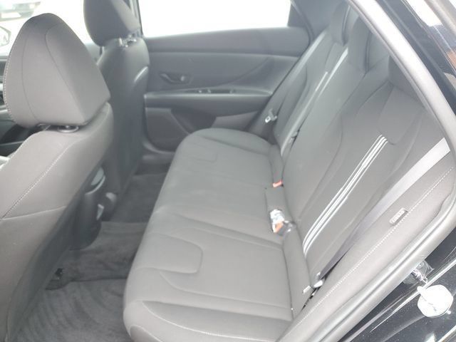 Certified 2025 Hyundai Elantra SEL FWD image 12
