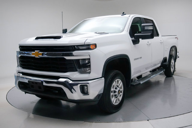 Used 2025 Chevrolet Silverado 2500 LT w/ Convenience Package AWD/4WD image 1
