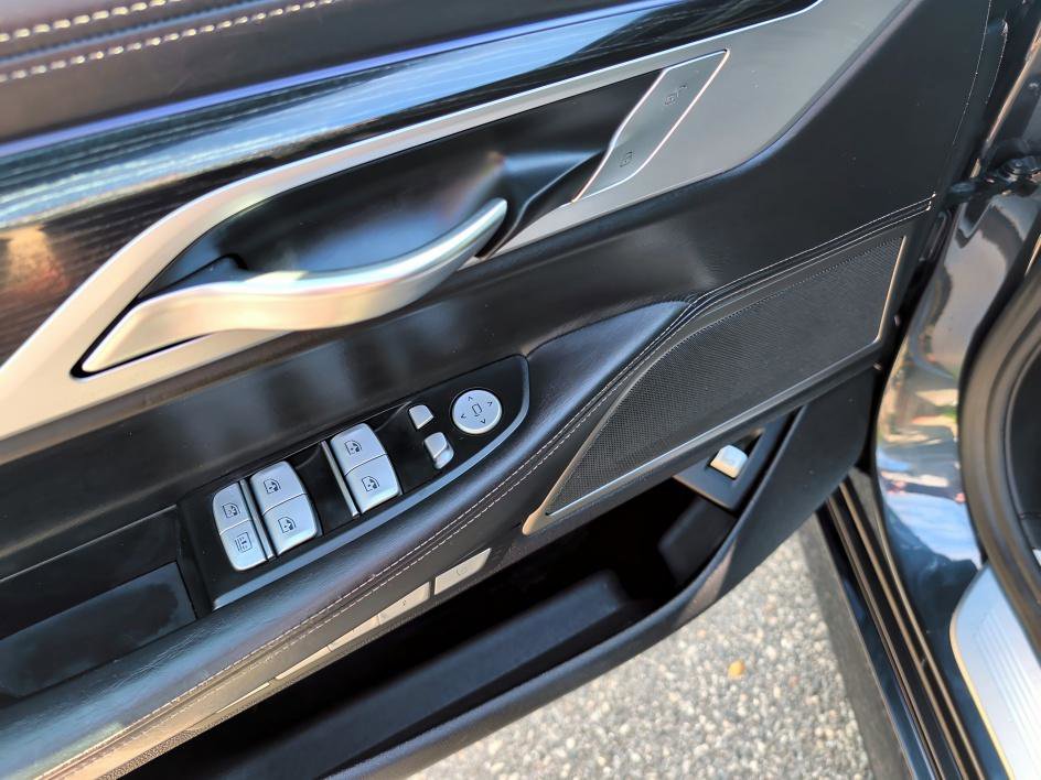 Used 2018 BMW 750i xDrive image 17