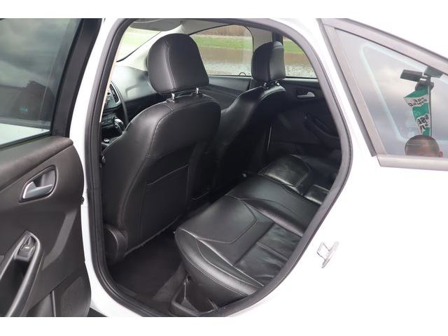 Used 2016 Ford Focus SE w/ Equipment Group 201A FWD image 8