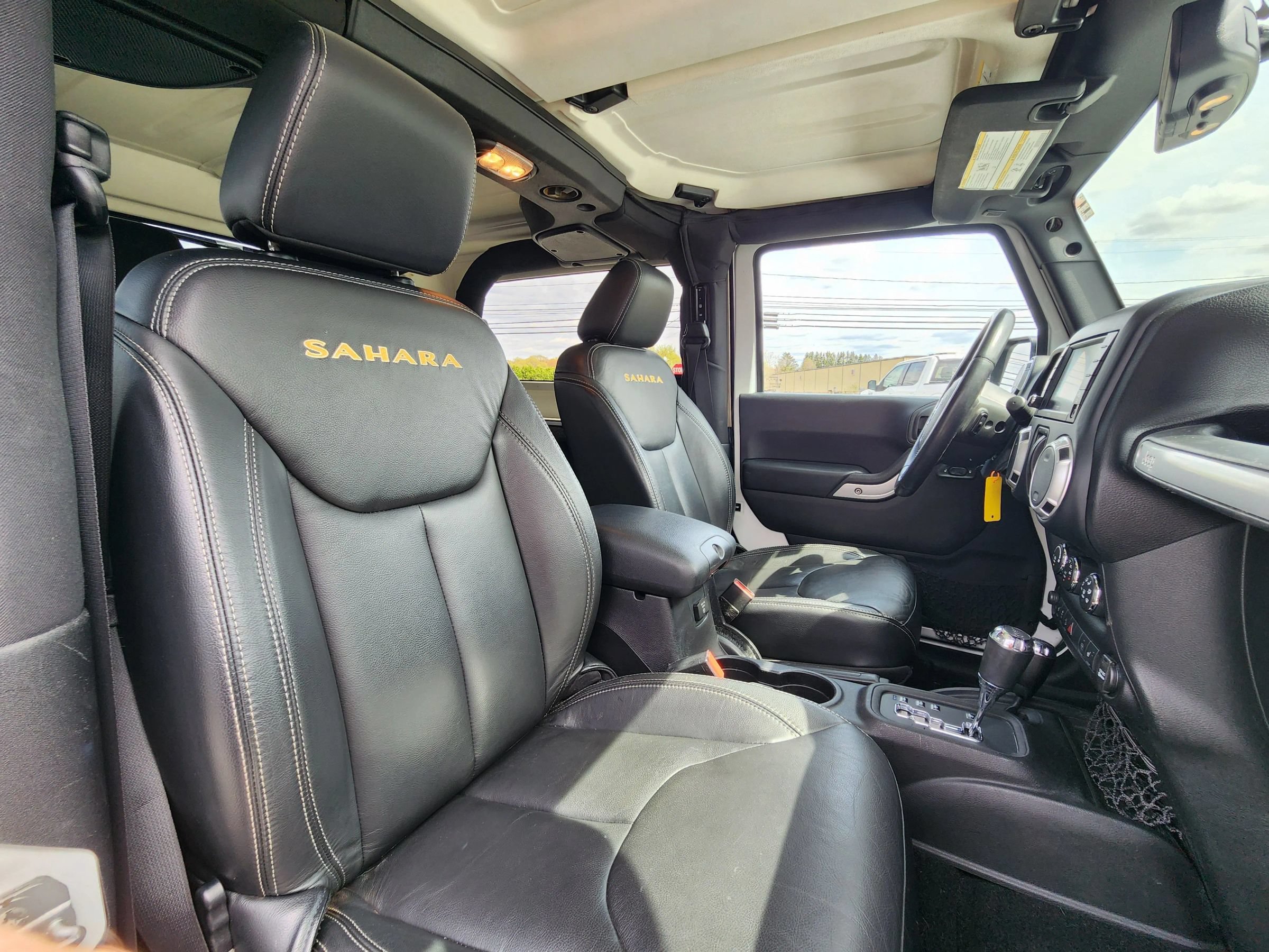 Used 2015 Jeep Wrangler Sahara w/ Dual Top Group AWD/4WD image 38