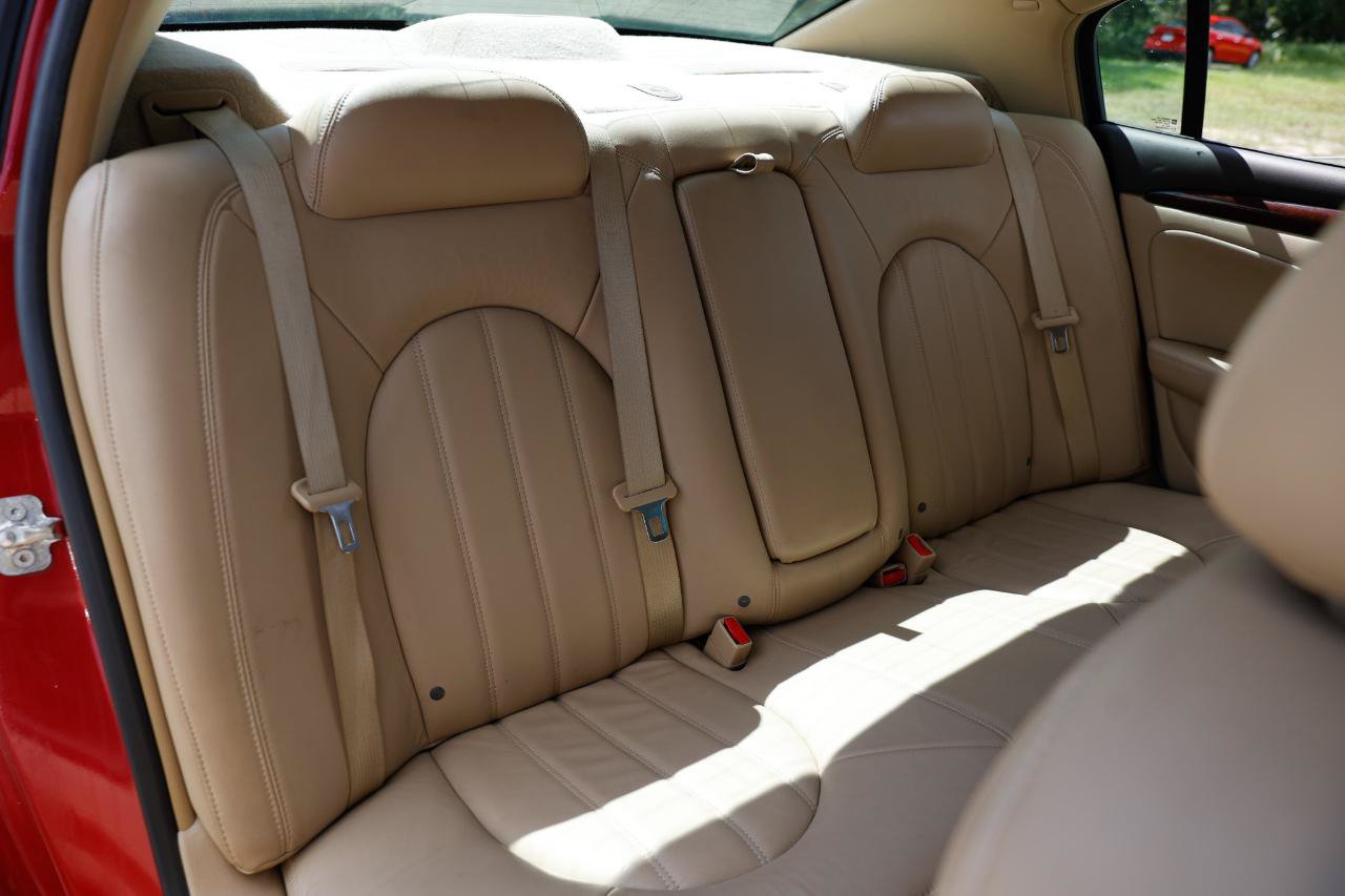 Used 2011 Buick Lucerne CXL FWD image 14