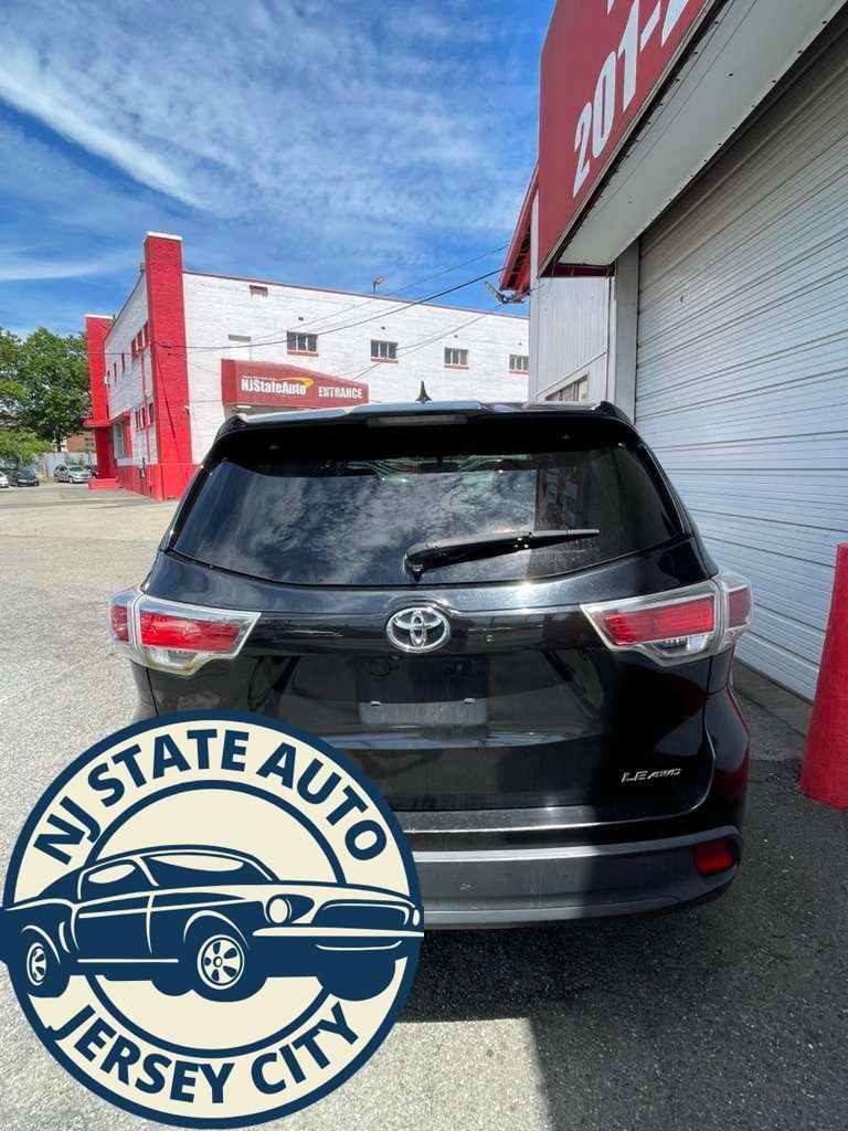 Used 2014 Toyota Highlander Plus AWD/4WD image 8