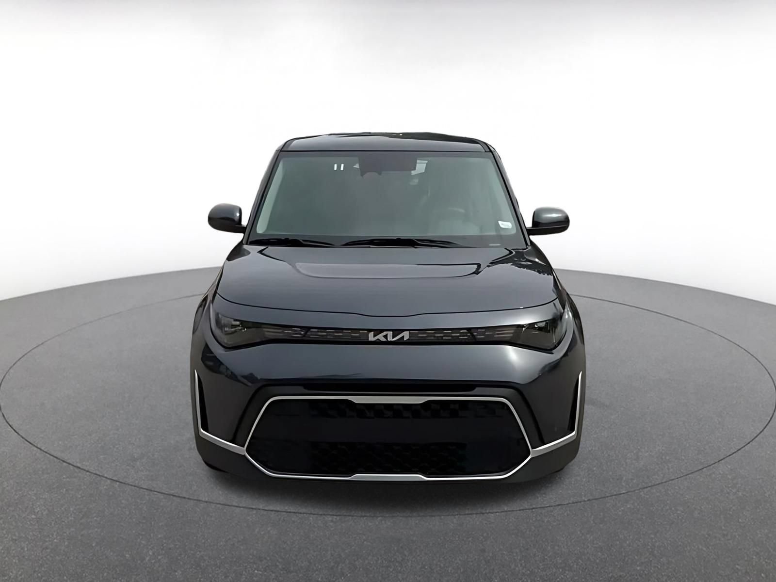 Used 2025 Kia Soul LX w/ LX Technology Package FWD image 4