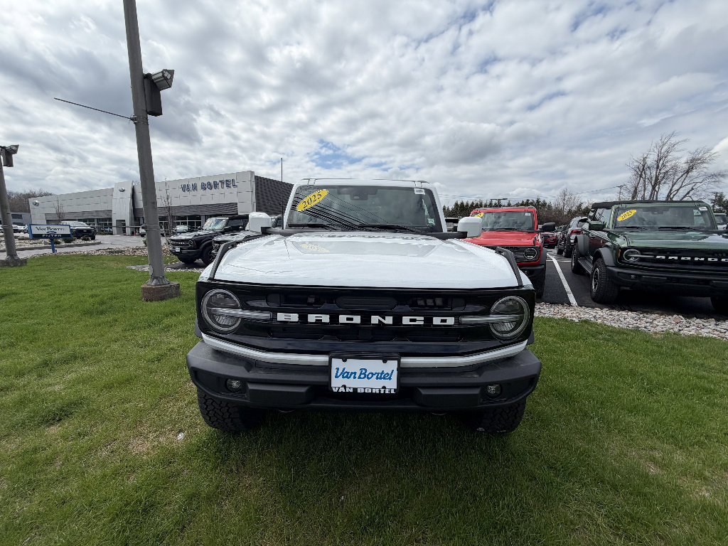 Used 2025 Ford Bronco Outer Banks w/ Sasquatch Package AWD/4WD image 10