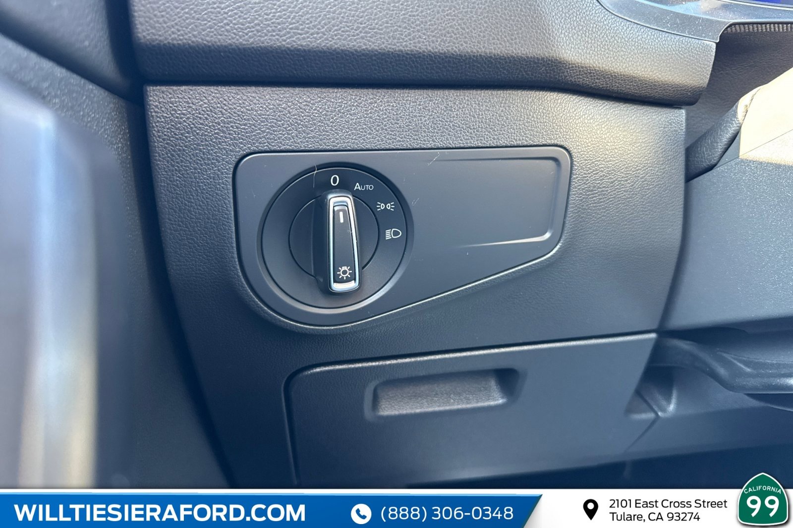 Used 2024 Volkswagen Tiguan SE image 32