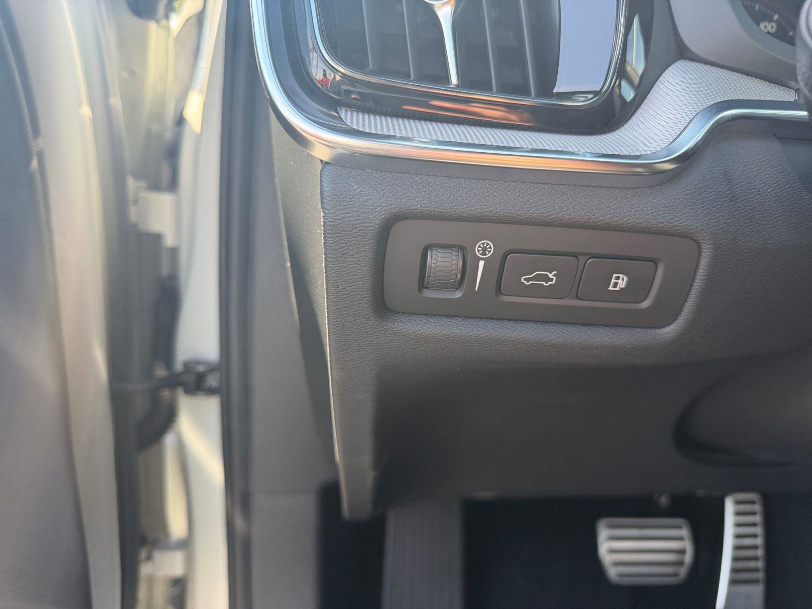 Used 2021 Volvo S60 T8 R-Design w/ Climate Package image 23