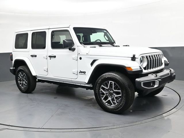 Used 2025 Jeep Wrangler Sahara image 2