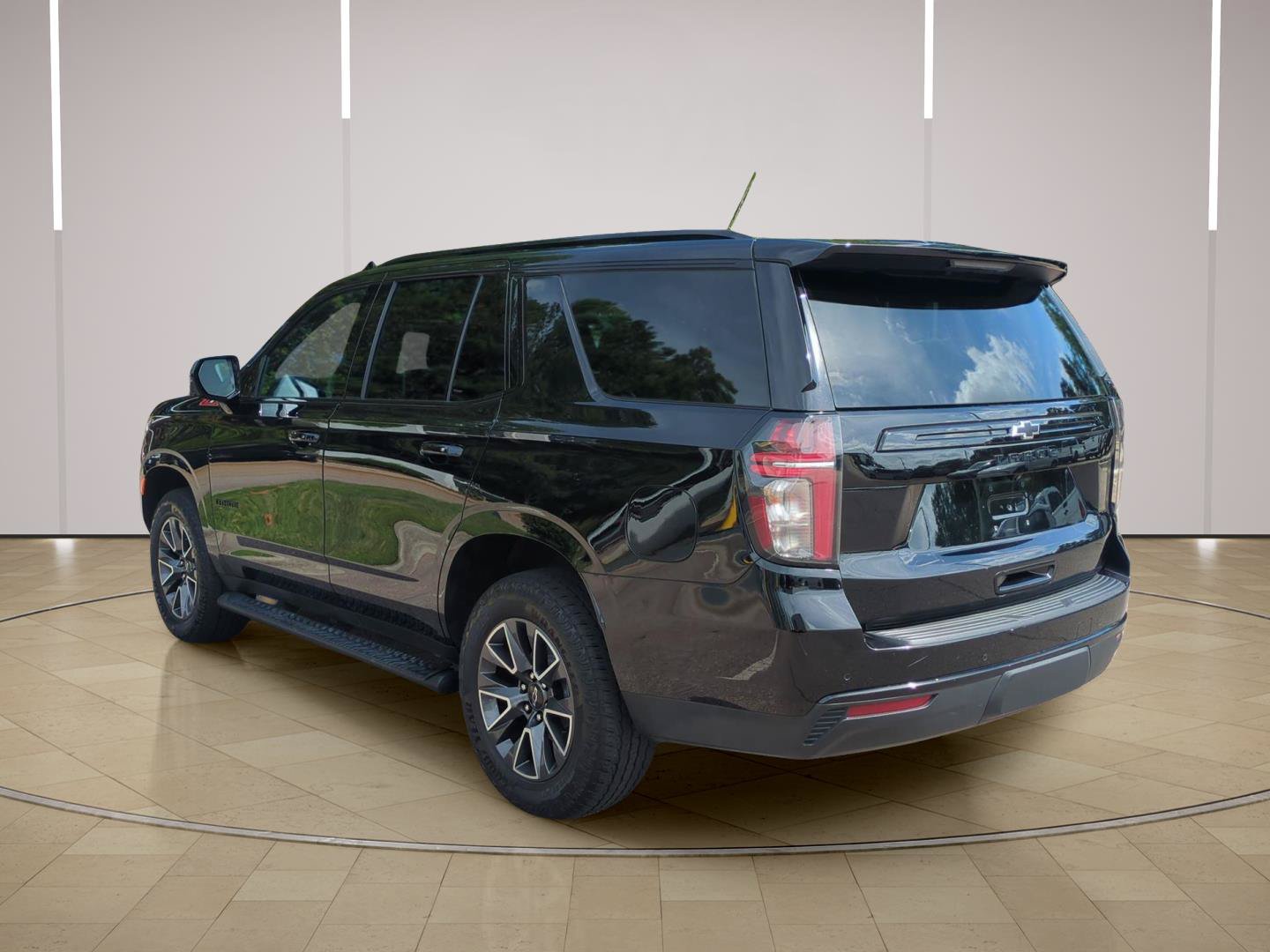 Used 2024 Chevrolet Tahoe Z71 w/ Luxury Package AWD/4WD image 12