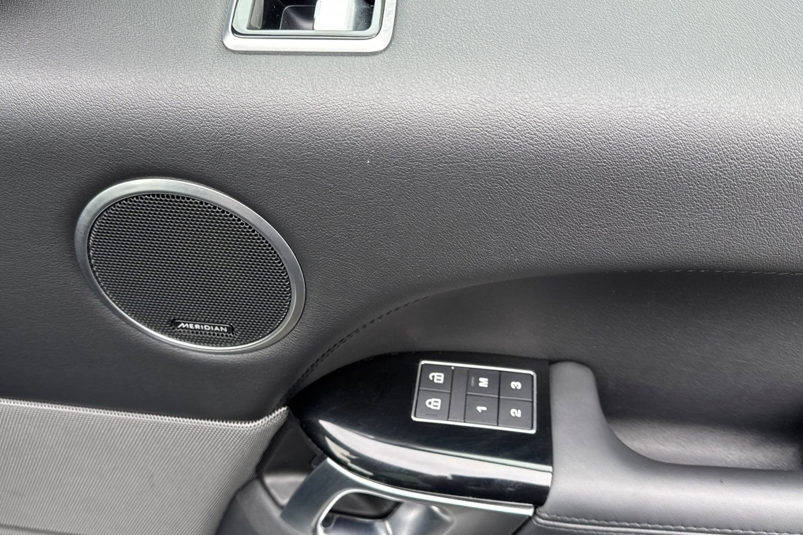 Used 2021 Land Rover Range Rover Sport HSE Silver Edition image 19