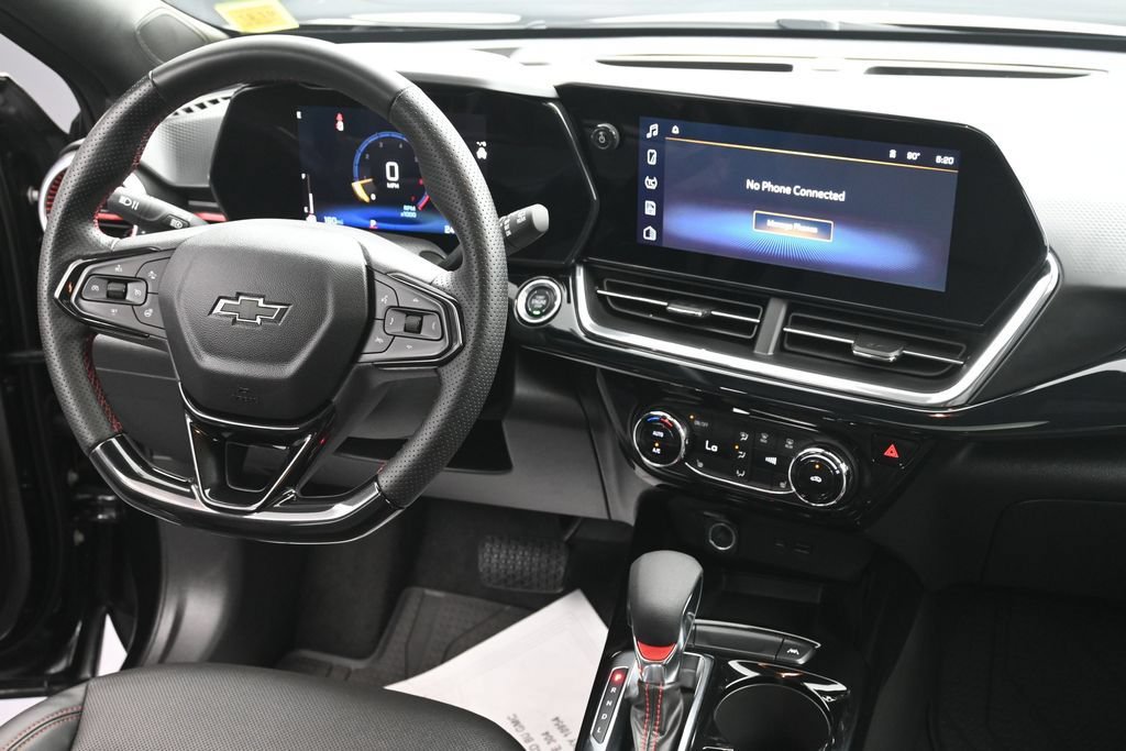 Used 2024 Chevrolet Trax RS w/ Sunroof Package FWD image 14
