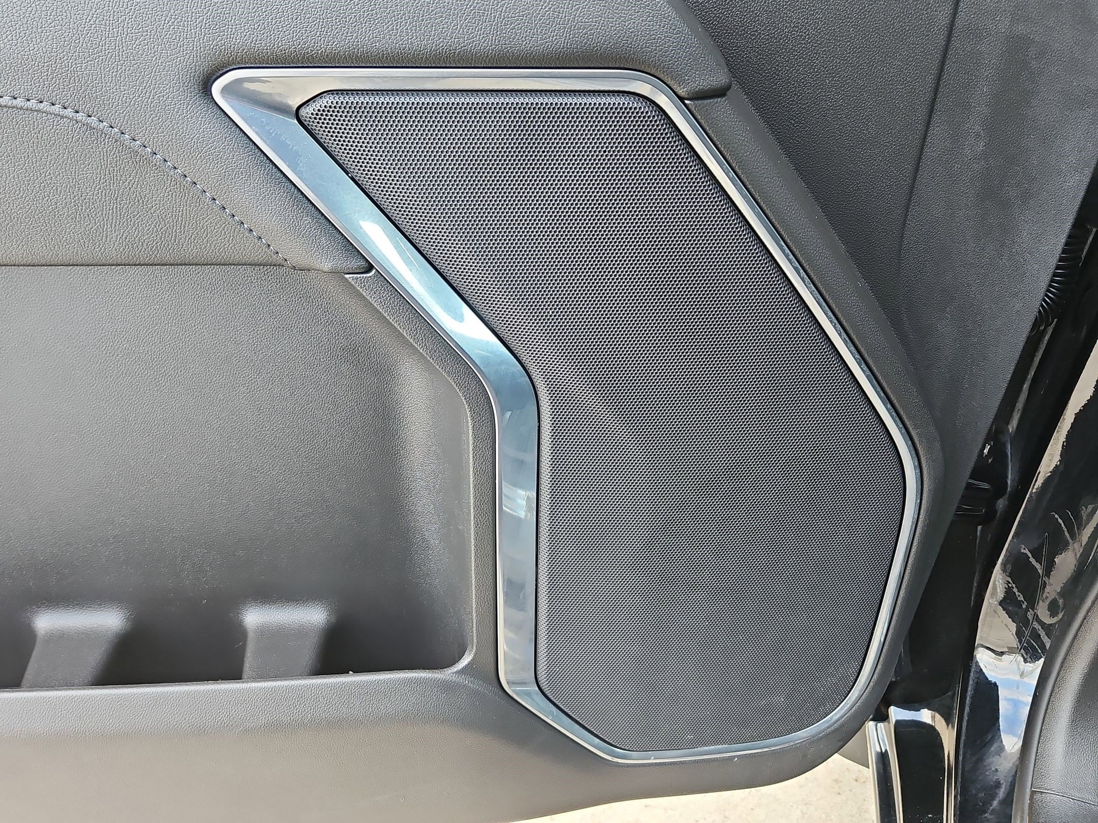 Used 2025 Chevrolet Silverado 1500 LT image 14